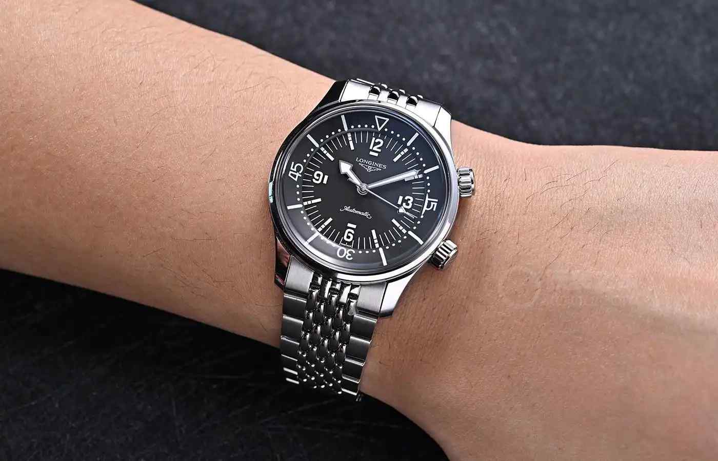 浪琴推出全新经典复刻系列传奇潜水员腕表39毫米款，售价为28300元 | 奈斯探表