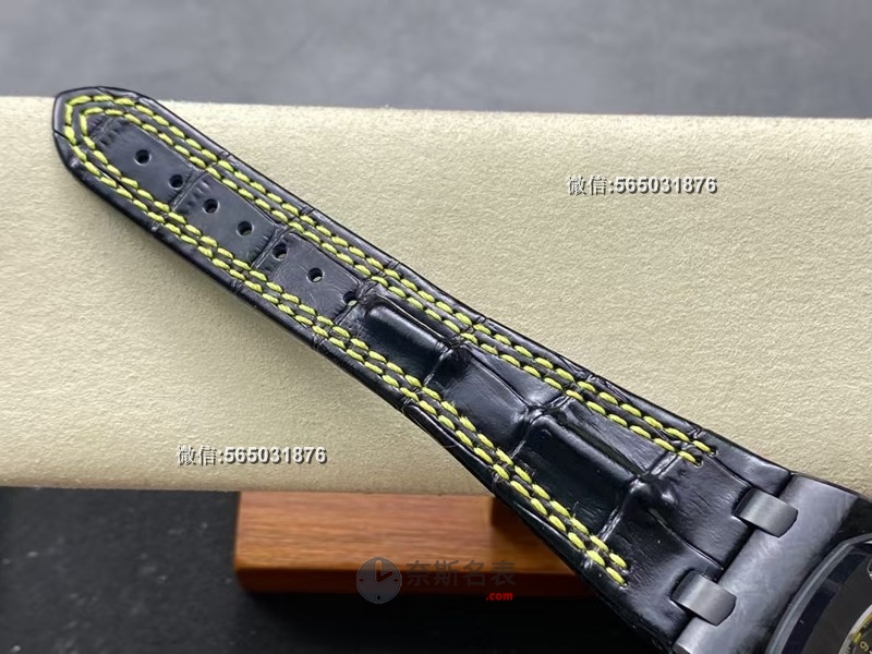 TK厂皇家橡树JF大黄蜂26470评测：轻盈碳纤维，细节满分！ | 奈斯探表