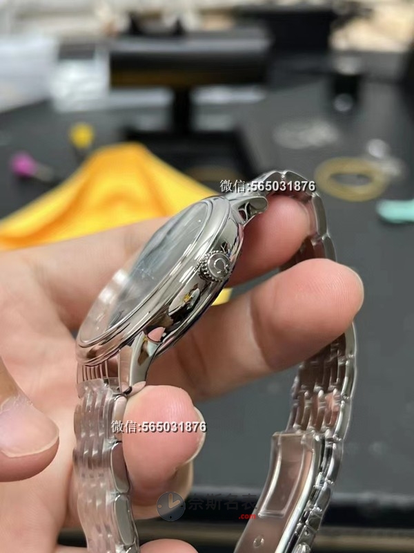 VS厂新品第三代蝶飞轨道系列评测：棕绿色正装腕表，精致细节值得入手！ | 奈斯探表