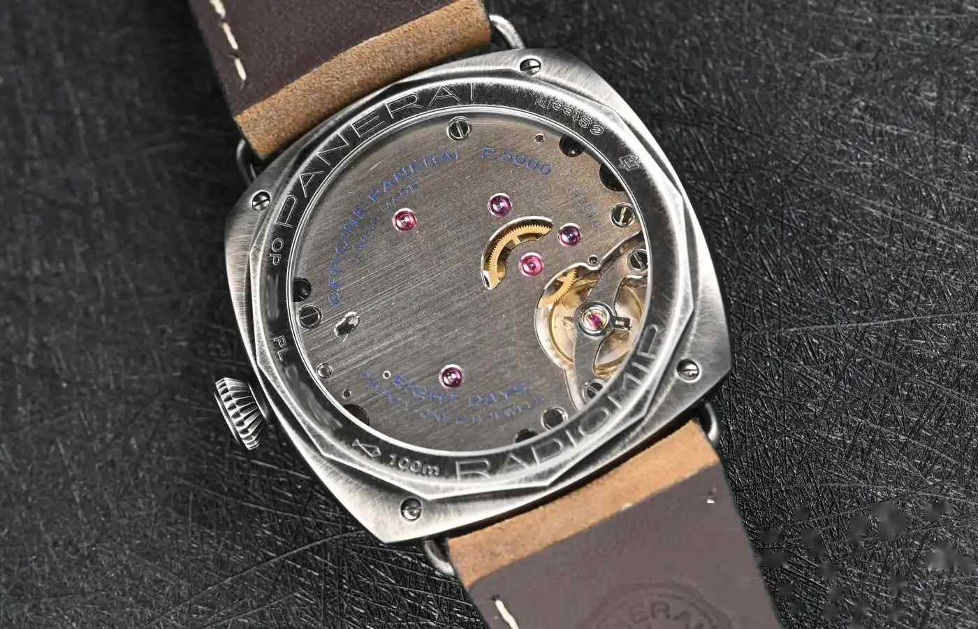 沛纳海加州面复古风PAM1349，硬汉风格再续传奇 | 奈斯探表