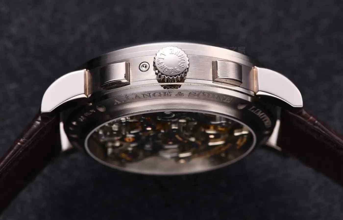 朗格1815追针万年历：顶配腕表新宠，限量100枚奢华来袭 | 奈斯探表