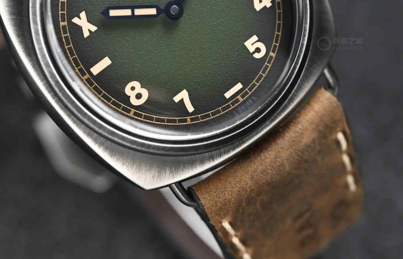 沛纳海加州面复古风PAM1349，硬汉风格再续传奇 | 奈斯探表