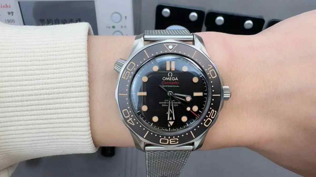 VS厂欧米茄007无暇赴死详细测评，钛金属上手轻盈，值得入手吗？ | 奈斯探表