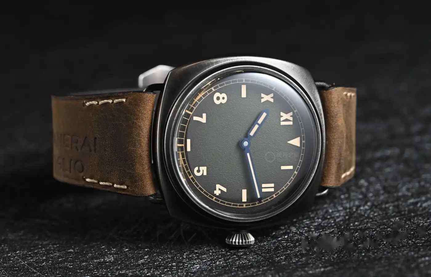 沛纳海加州面复古风PAM1349，硬汉风格再续传奇 | 奈斯探表