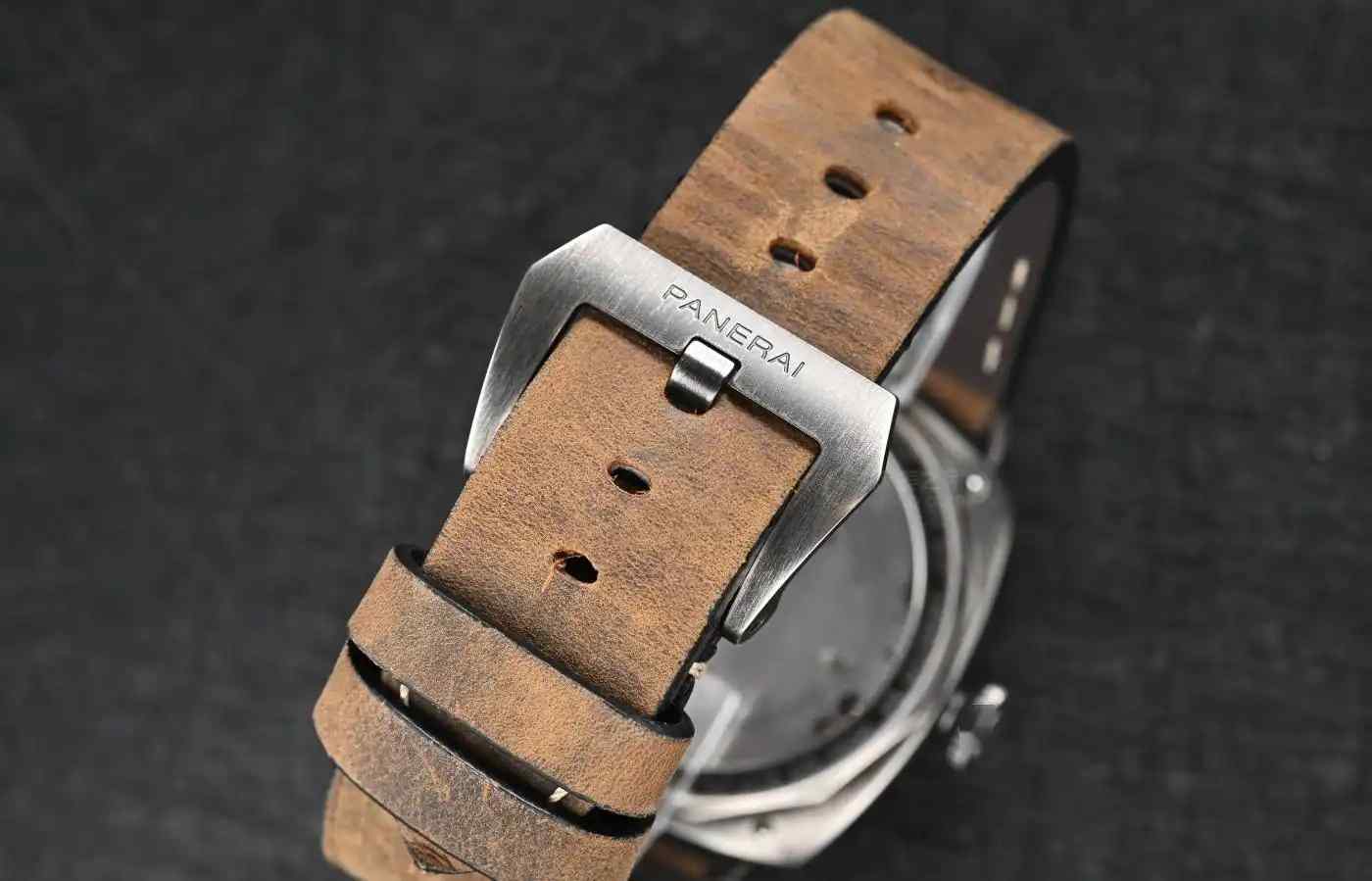 沛纳海加州面复古风PAM1349，硬汉风格再续传奇 | 奈斯探表