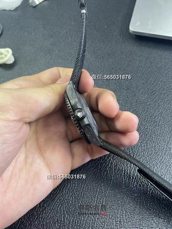 VS厂改装Diw碳纤维水鬼评测：60克超轻做工，夜光效果惊艳！ | 奈斯探表