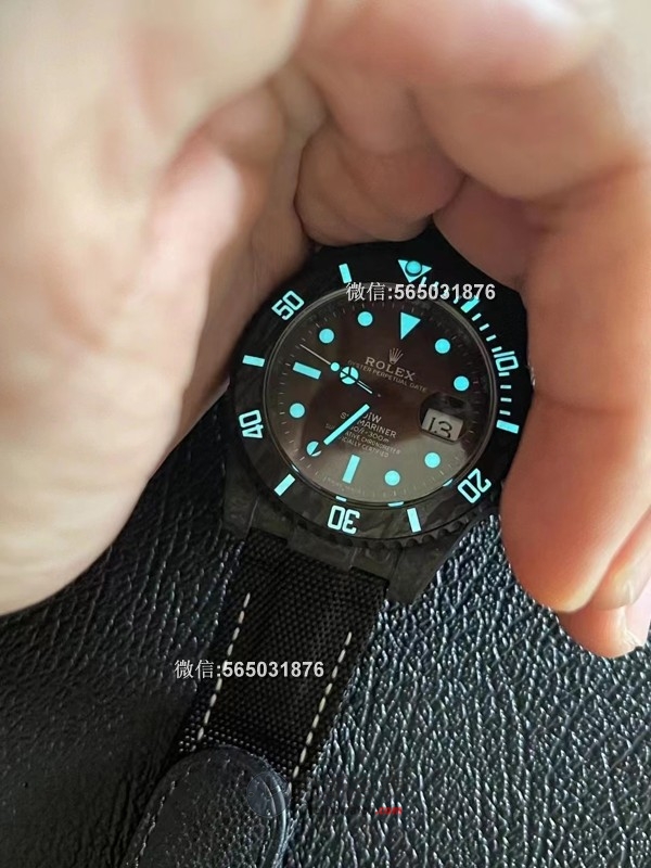 VS厂改装Diw碳纤维水鬼评测：60克超轻做工，夜光效果惊艳！ | 奈斯探表