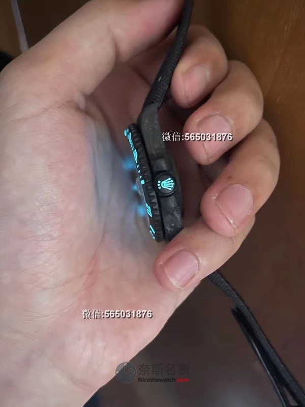 VS厂改装Diw碳纤维水鬼评测：60克超轻做工，夜光效果惊艳！ | 奈斯探表