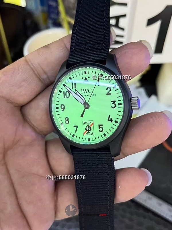 M+厂万国黑桃A王牌飞行员V2升级版评测：细节升级，完美复刻！ | 奈斯探表