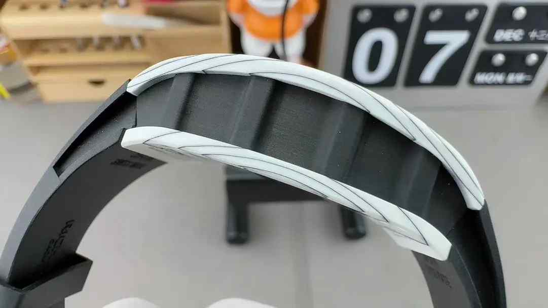 APS厂新品RM061白碳纤维表，入手前必看测评！ | 奈斯探表