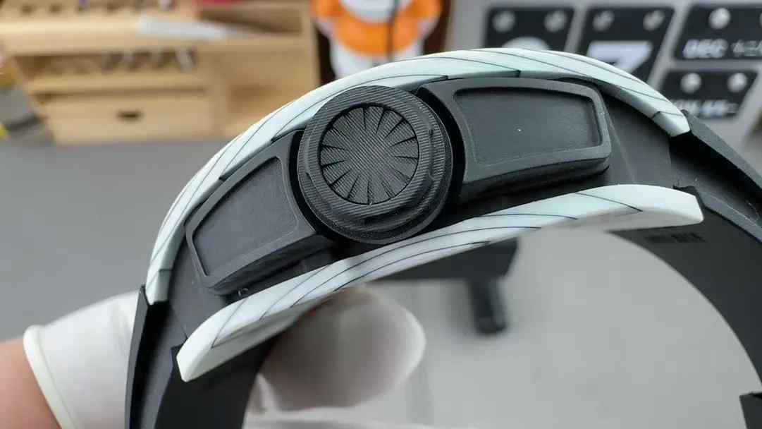 APS厂新品RM061白碳纤维表，入手前必看测评！ | 奈斯探表