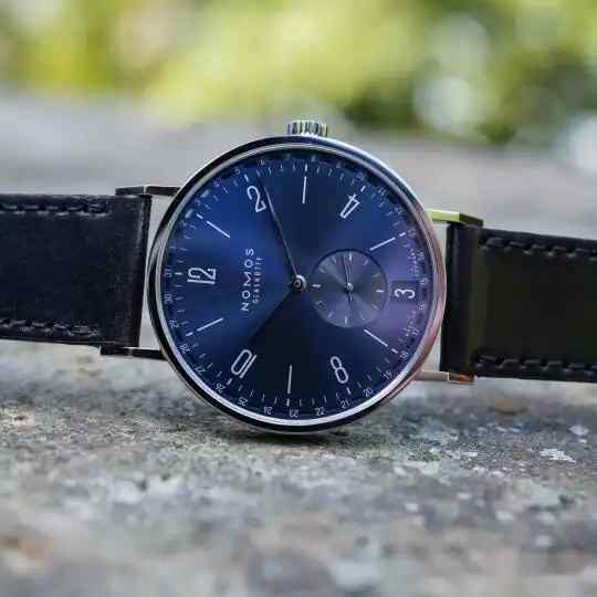 Nomos极简风，为何能征服年轻表友的心？ | 奈斯探表