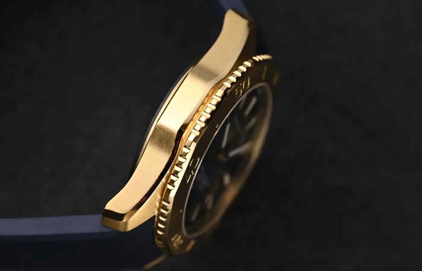 泰格豪雅竞潜系列出新品，14万公价到底值不值？ | 奈斯探表