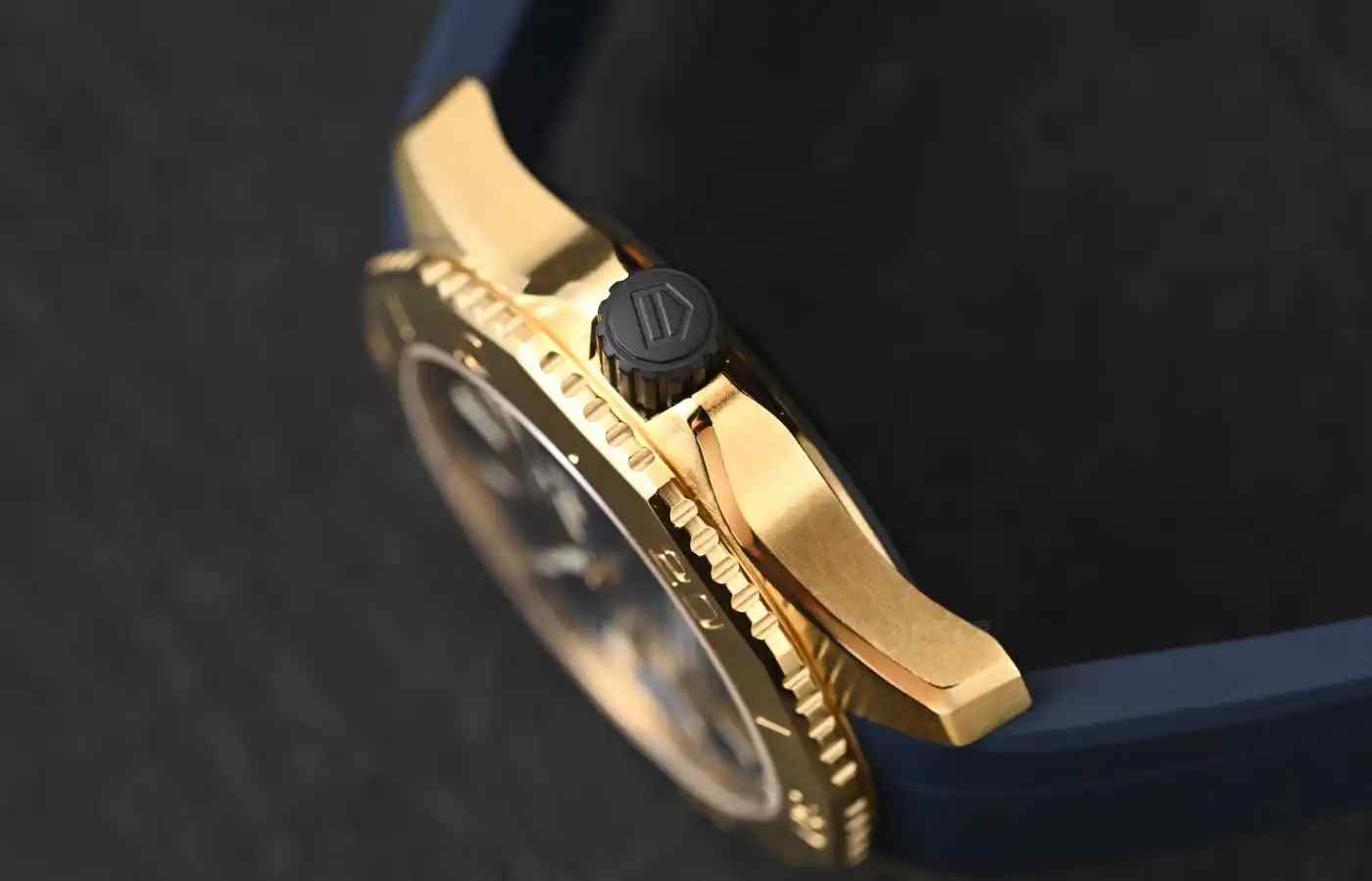 泰格豪雅竞潜系列出新品，14万公价到底值不值？ | 奈斯探表