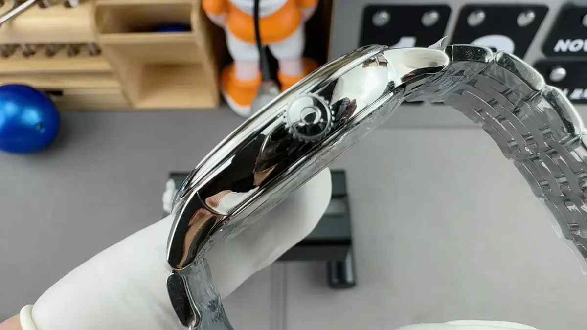 购表攻略！VS厂欧米茄第三代蝶飞墨绿盘超详细测评，值得入手吗？ | 奈斯探表