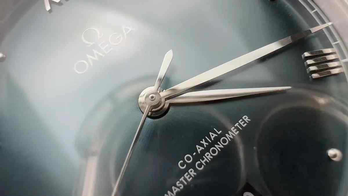 购表攻略！VS厂欧米茄第三代蝶飞墨绿盘超详细测评，值得入手吗？ | 奈斯探表