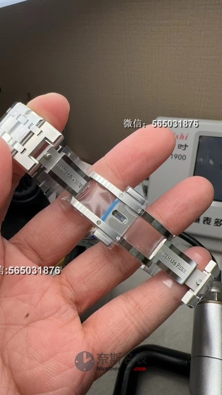 时尚潮人必备！APS厂15500联名KAWS一体机详细评测！限量玩偶赠送！ | 奈斯探表