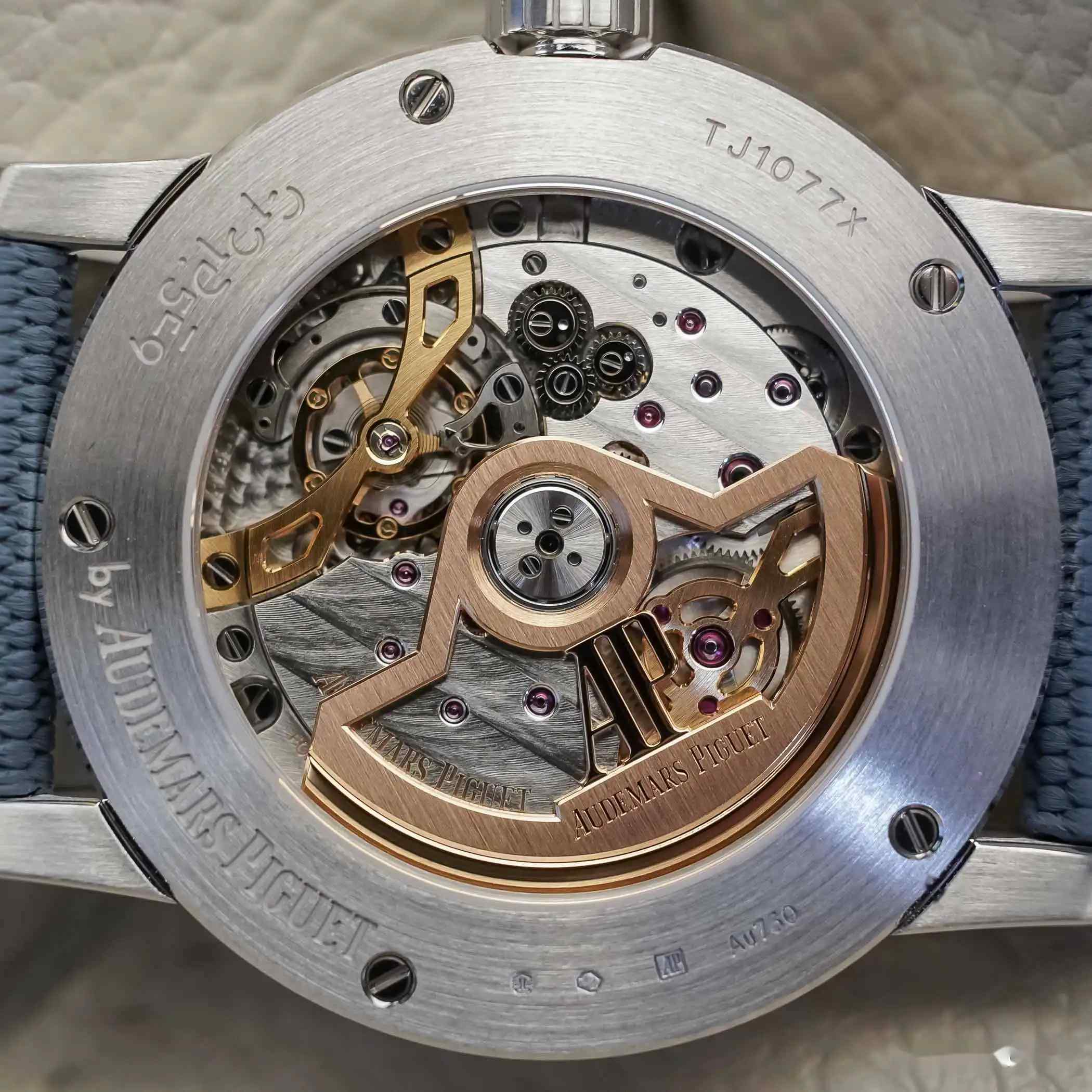 爱彼Code 11.59万年历好在哪里？60秒读懂复古设计与现代功能亮点 | 奈斯探表