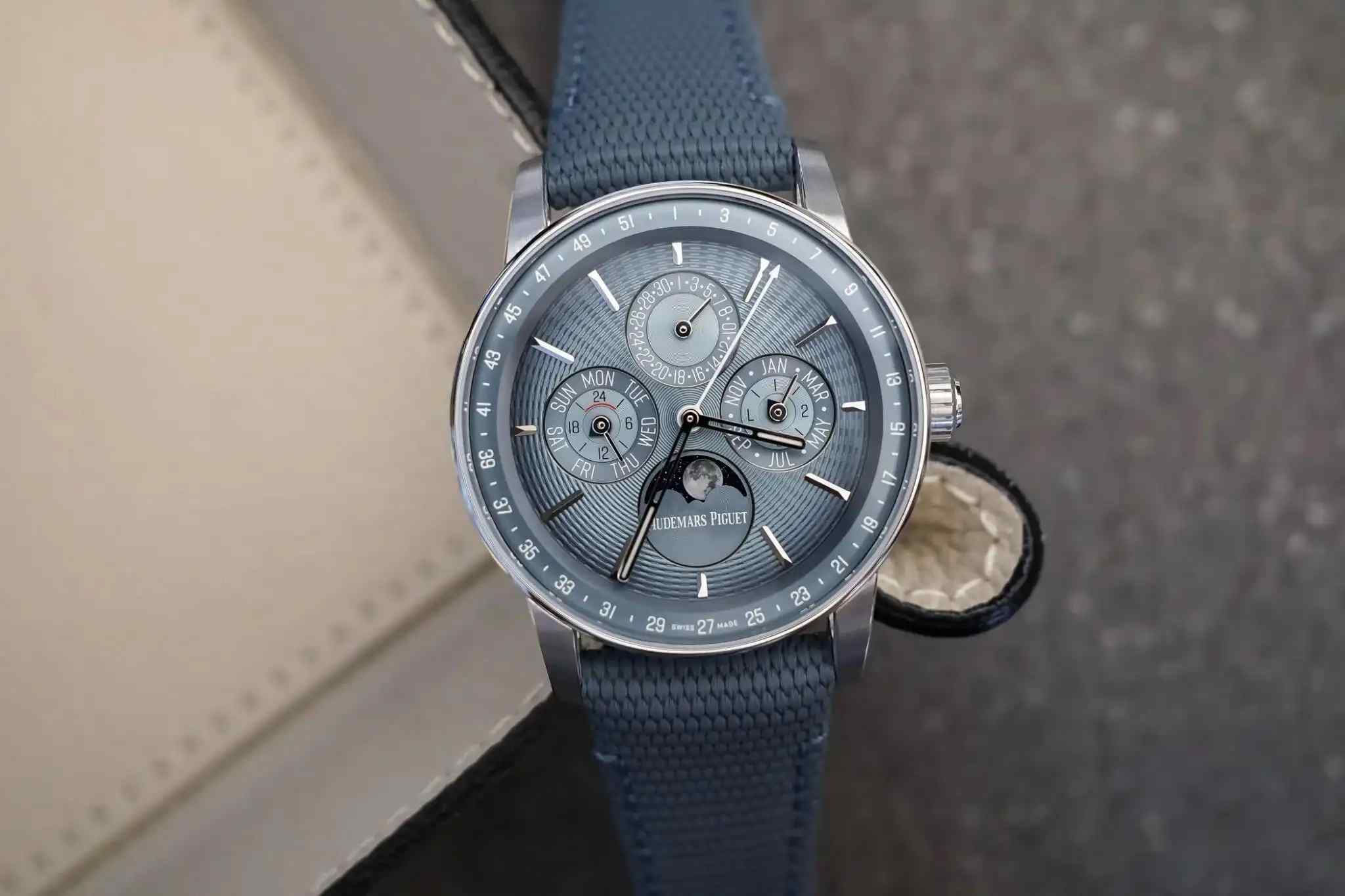 爱彼Code 11.59万年历好在哪里？60秒读懂复古设计与现代功能亮点 | 奈斯探表