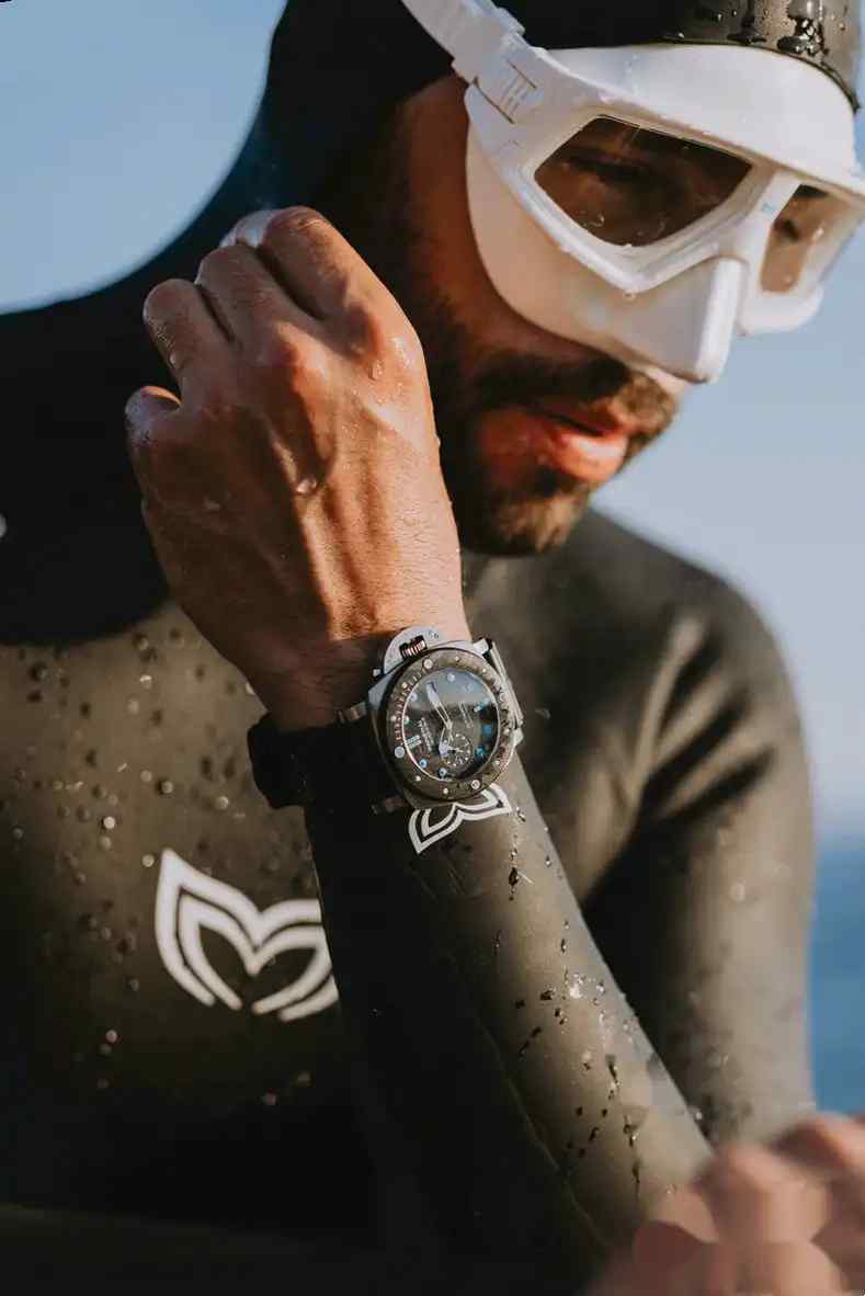 不只是腕表！沛纳海与Arthur联手唤醒海洋?；ひ馐?| 奈斯探表