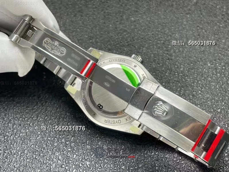 VS厂绿玻璃闪电针：双层防磁+丹东3131机芯，冷门表的逆袭！ | 奈斯探表