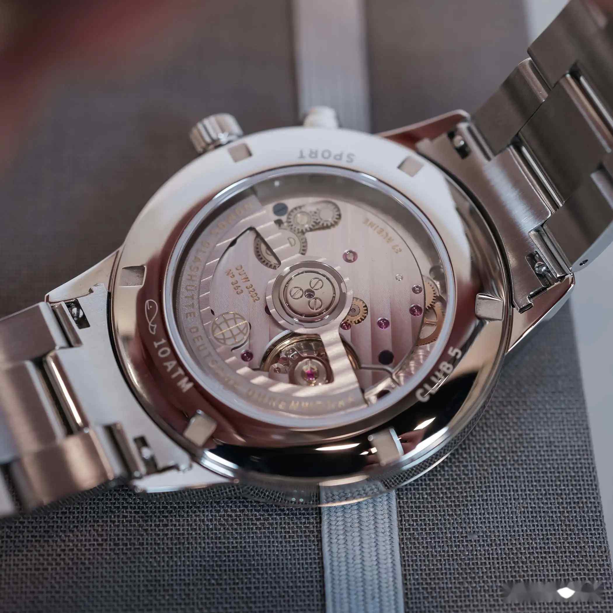 年度最值得入手的世界时表？Nomos全新世界时腕表发布，这颜值和功能我直接下单！ | 奈斯探表