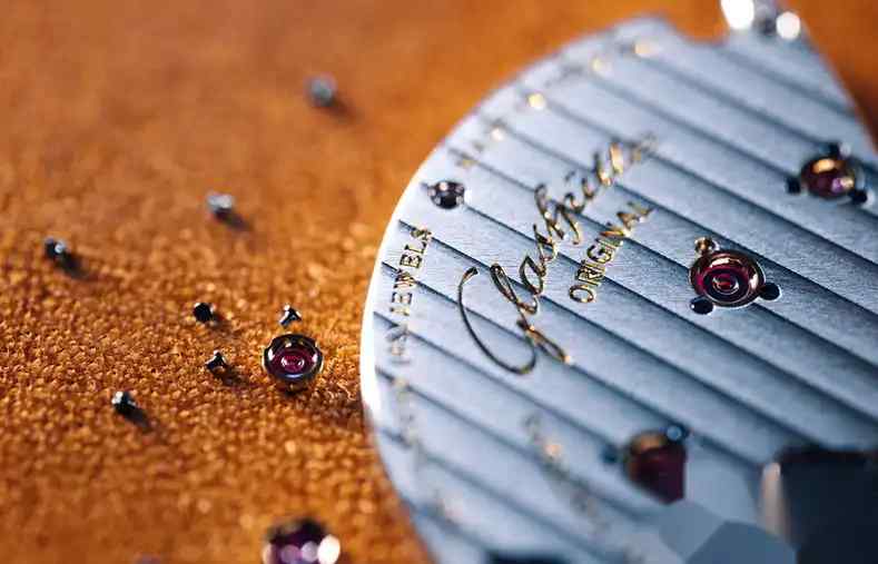 290℃淬炼的艺术！格拉苏蒂蓝钢螺丝工艺全揭秘 | 奈斯探表