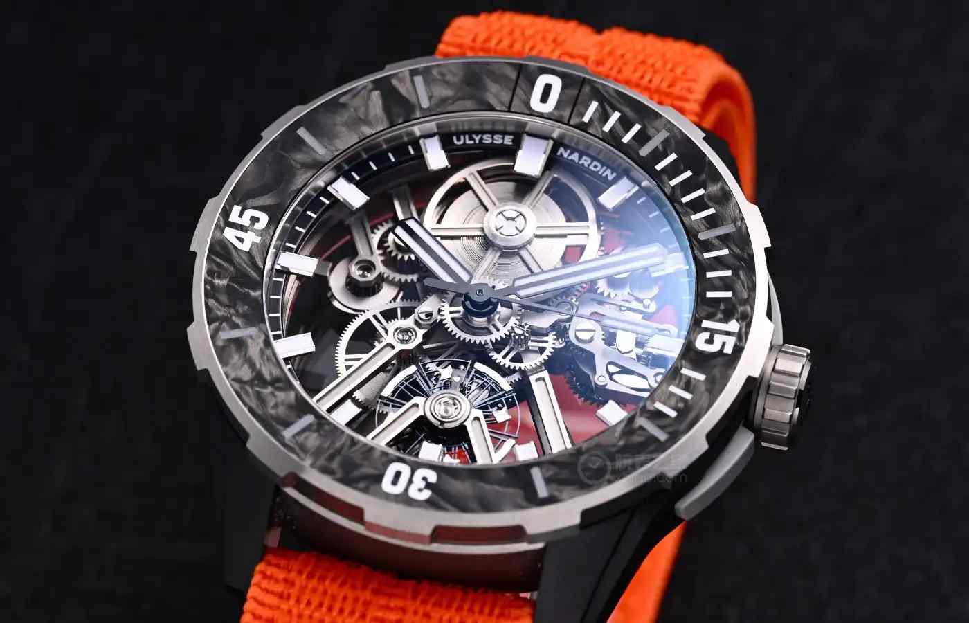 重量仅47克！雅典Diver AIR潜水表实测，5000G抗冲击+200米防水太硬核 | 奈斯探表