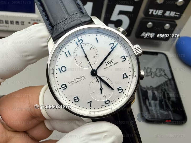 这些细节和原版真的一样？万国葡计复刻版上手：烤蓝钢针+超薄表壳真香！ | 奈斯探表