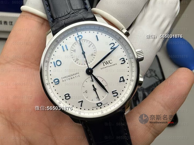 这些细节和原版真的一样？万国葡计复刻版上手：烤蓝钢针+超薄表壳真香！ | 奈斯探表