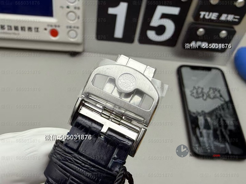 这些细节和原版真的一样？万国葡计复刻版上手：烤蓝钢针+超薄表壳真香！ | 奈斯探表