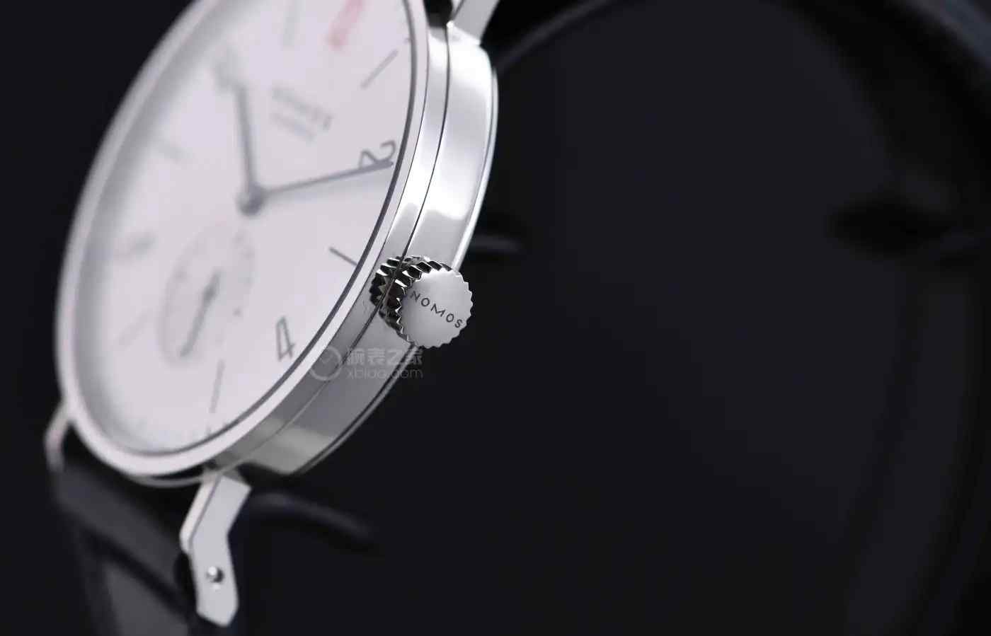 NOMOS红12腕表震撼上新！致敬无国界医生的德式极简美学，限量款抢疯！ | 奈斯探表