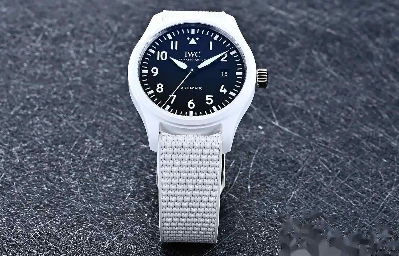 65,800元真香！万国太浩湖白陶瓷表，小手腕终于能戴TOP GUN了！ | 奈斯探表