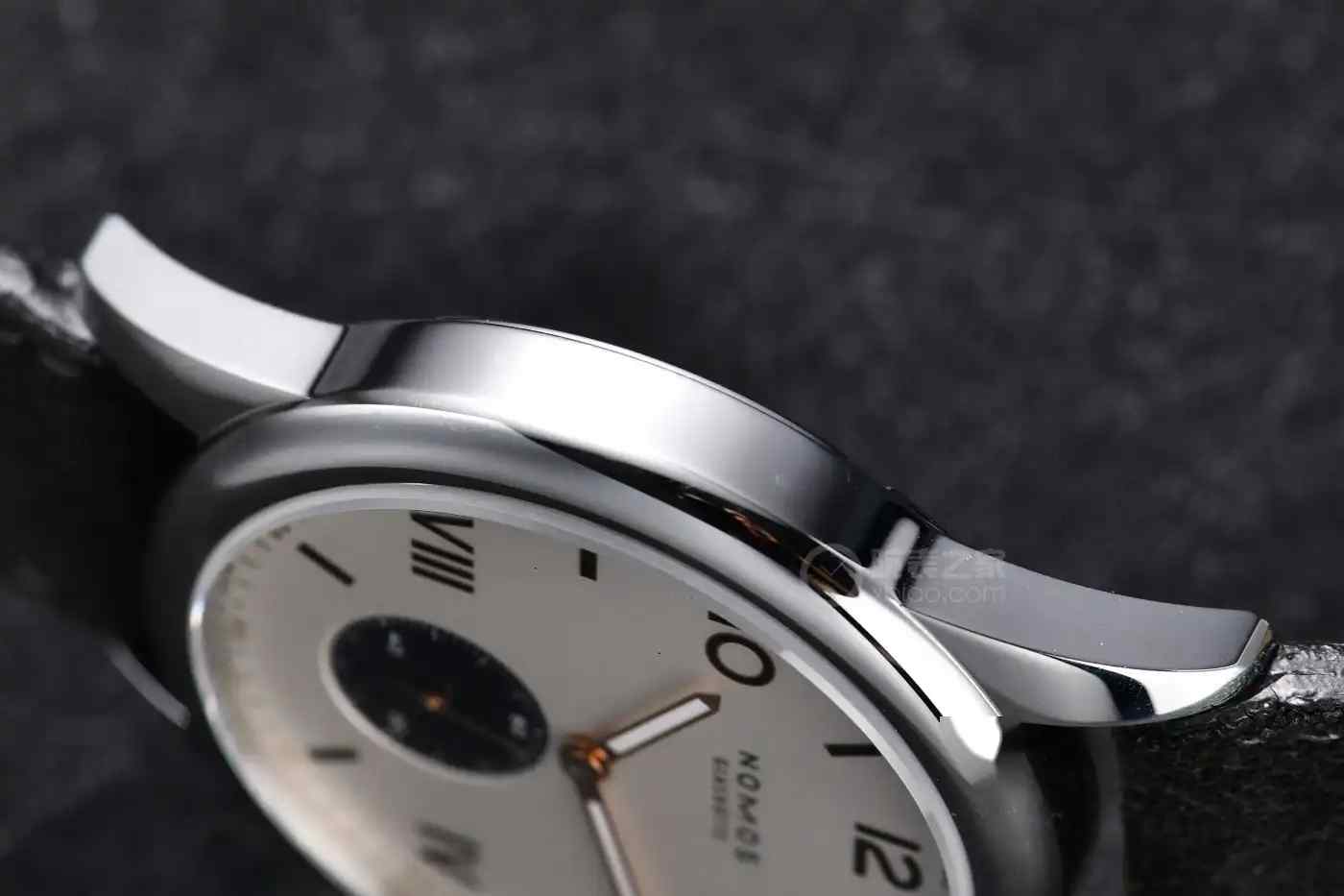 谁说万元买不到真德表？NOMOS阿尔法机芯+六方位调校，性价比直接拉满！ | 奈斯探表