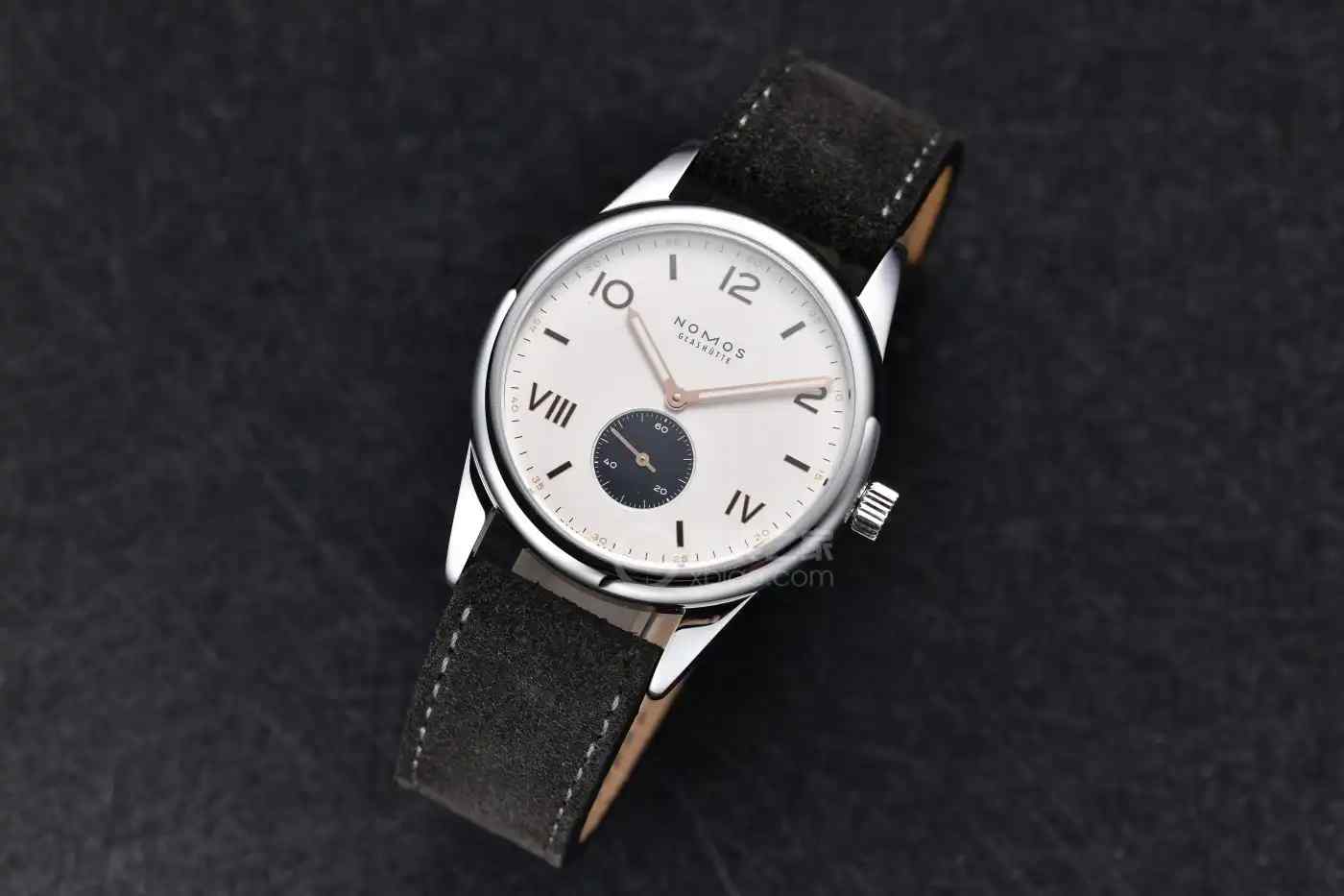 谁说万元买不到真德表？NOMOS阿尔法机芯+六方位调校，性价比直接拉满！ | 奈斯探表