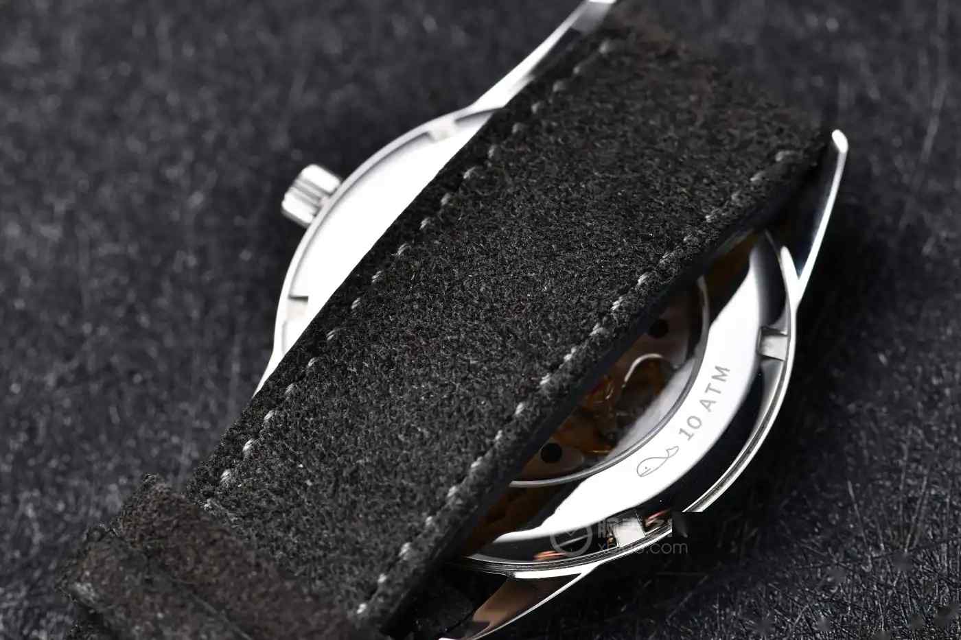 谁说万元买不到真德表？NOMOS阿尔法机芯+六方位调校，性价比直接拉满！ | 奈斯探表