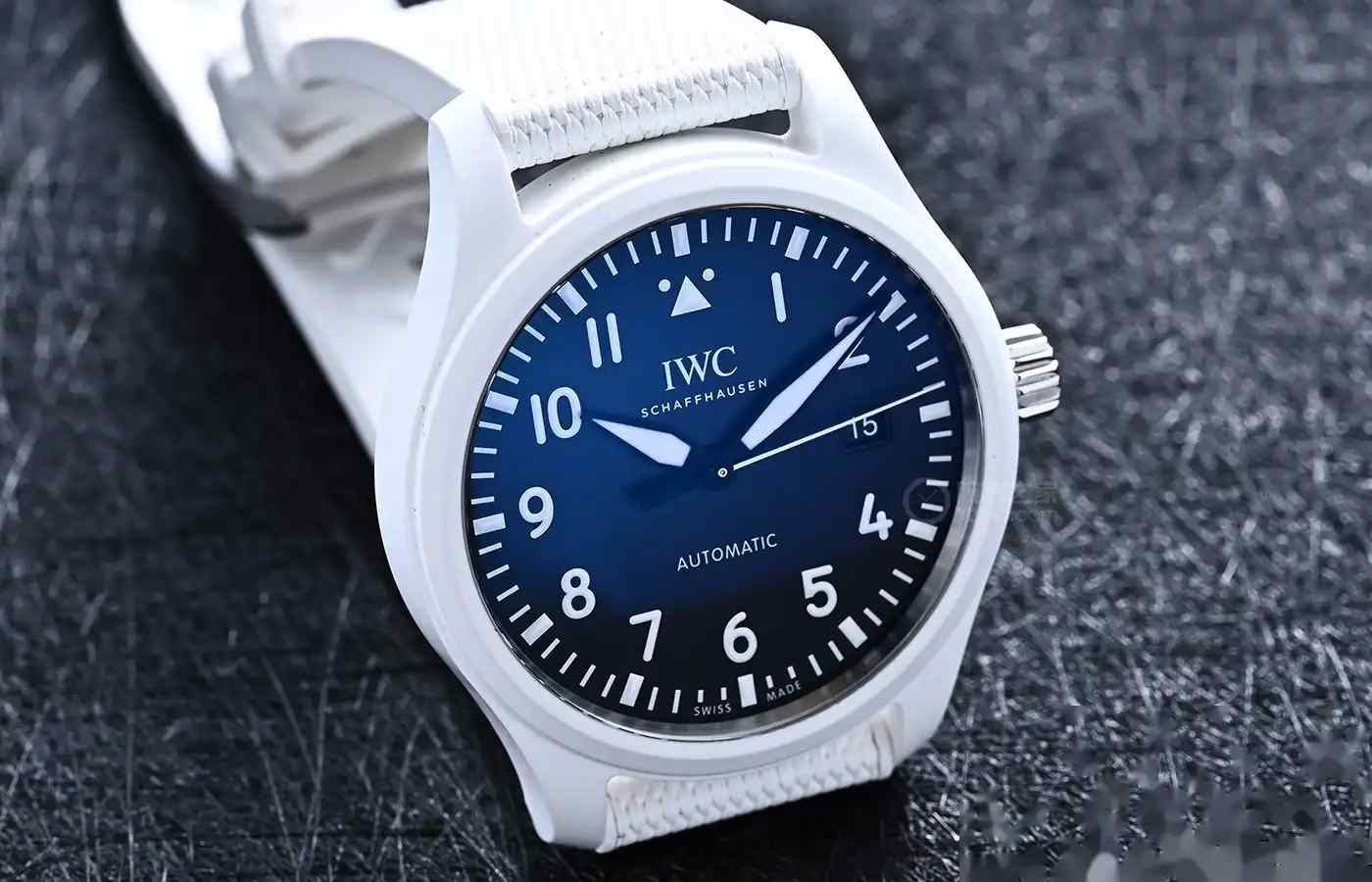 65,800元真香！万国太浩湖白陶瓷表，小手腕终于能戴TOP GUN了！ | 奈斯探表