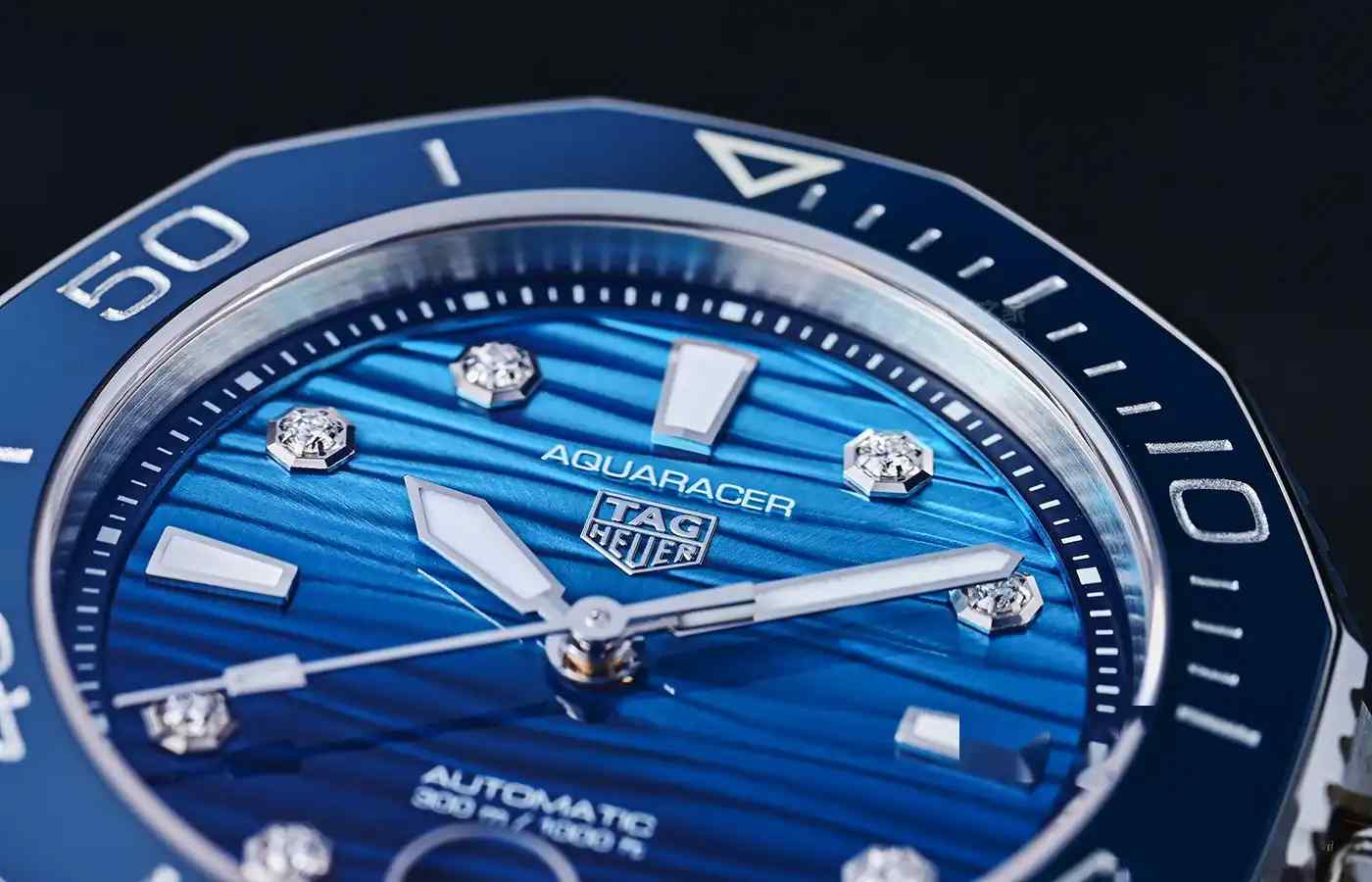 比男表更惊艳！泰格豪雅女款竞潜300，渐变海波纹美到窒息！ | 奈斯探表