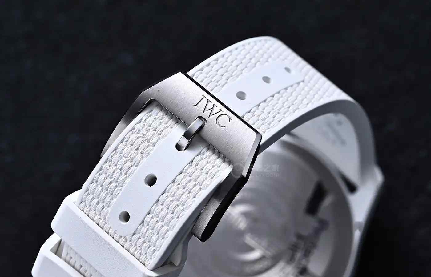 65,800元真香！万国太浩湖白陶瓷表，小手腕终于能戴TOP GUN了！ | 奈斯探表