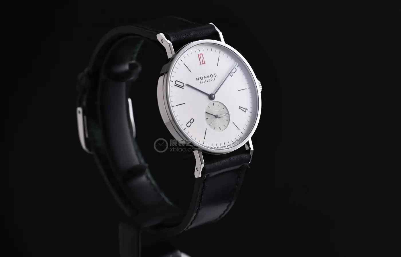 NOMOS红12腕表震撼上新！致敬无国界医生的德式极简美学，限量款抢疯！ | 奈斯探表
