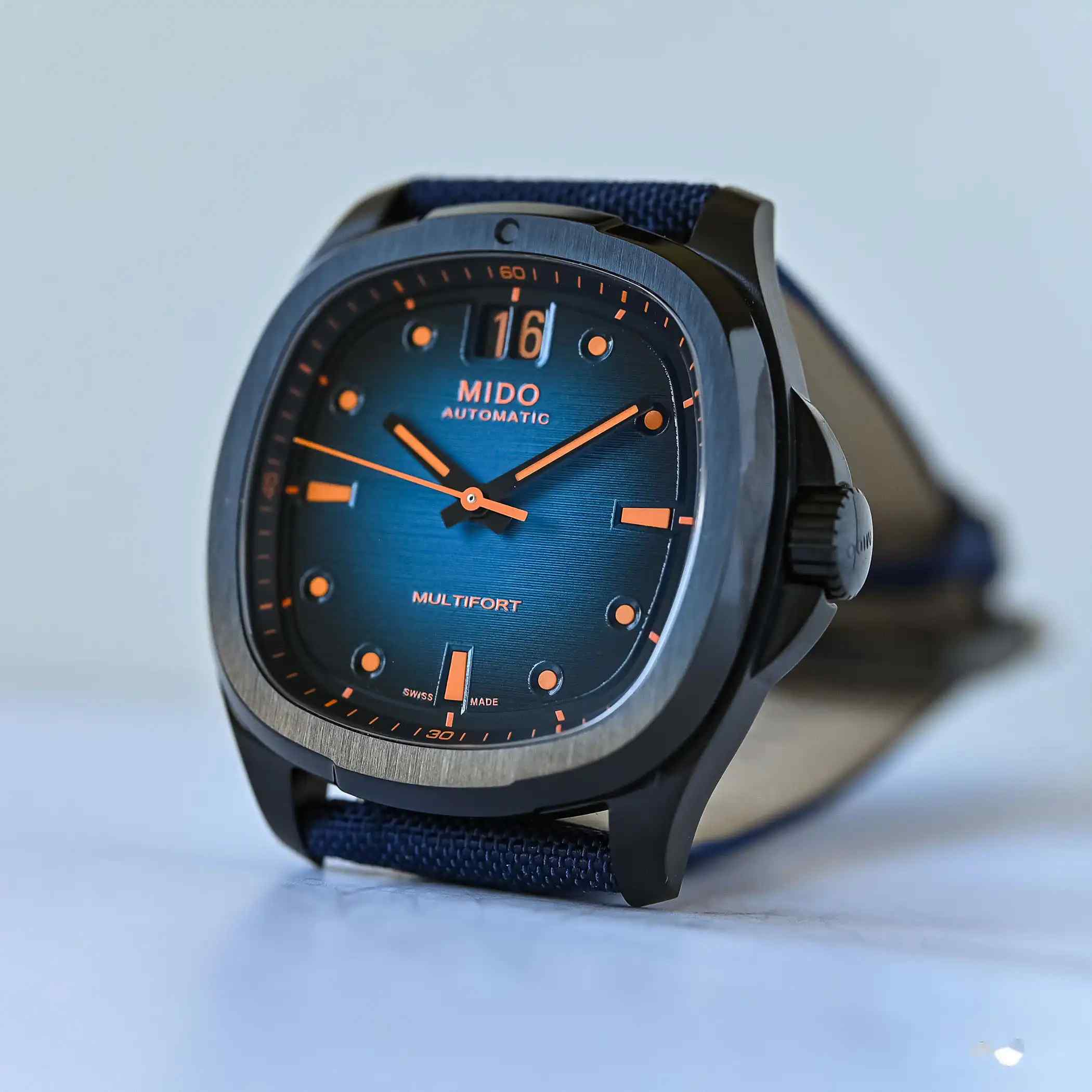 蓝橙风暴来袭！美度这款复古运动表，颜值炸裂还不到万元！ | 奈斯探表