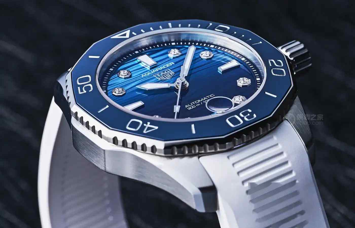 比男表更惊艳！泰格豪雅女款竞潜300，渐变海波纹美到窒息！ | 奈斯探表