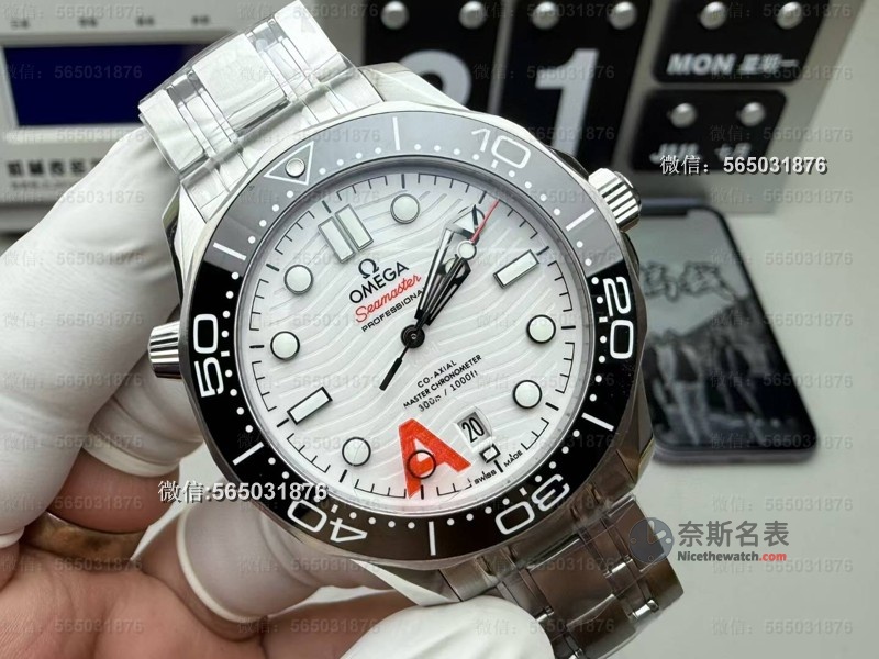 VS厂欧米茄海马300白熊猫 V4版重磅升级！8800一体机芯究竟有多强？ | 奈斯探表