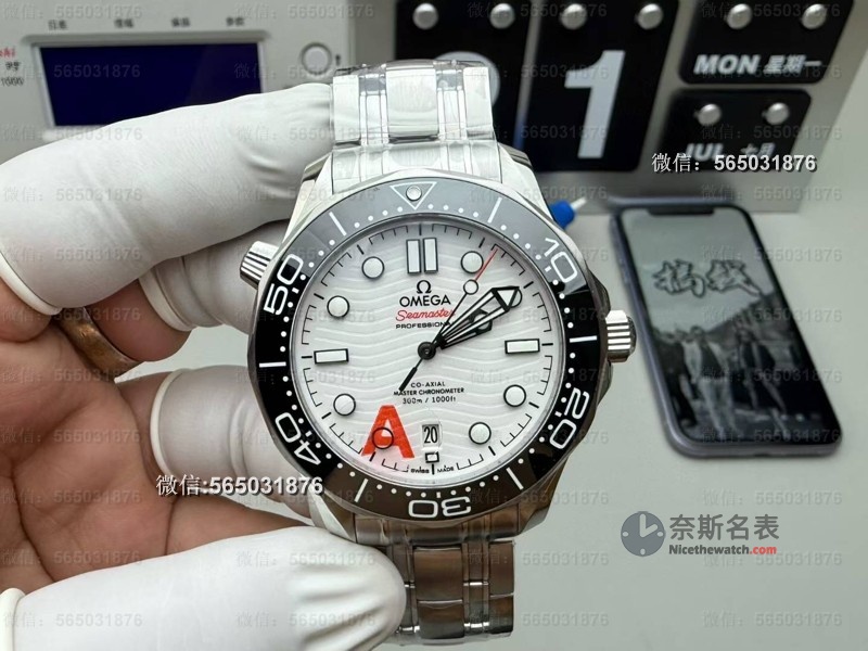 VS厂欧米茄海马300白熊猫 V4版重磅升级！8800一体机芯究竟有多强？ | 奈斯探表