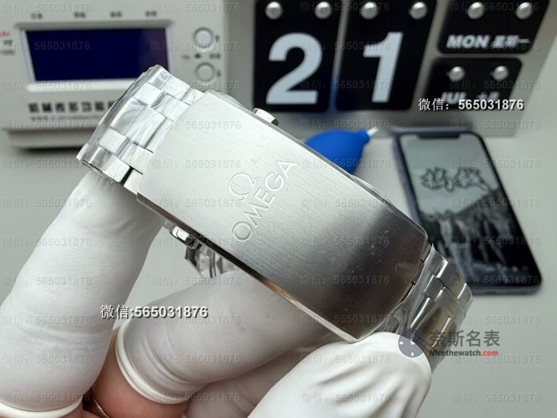 VS厂欧米茄海马300白熊猫 V4版重磅升级！8800一体机芯究竟有多强？ | 奈斯探表