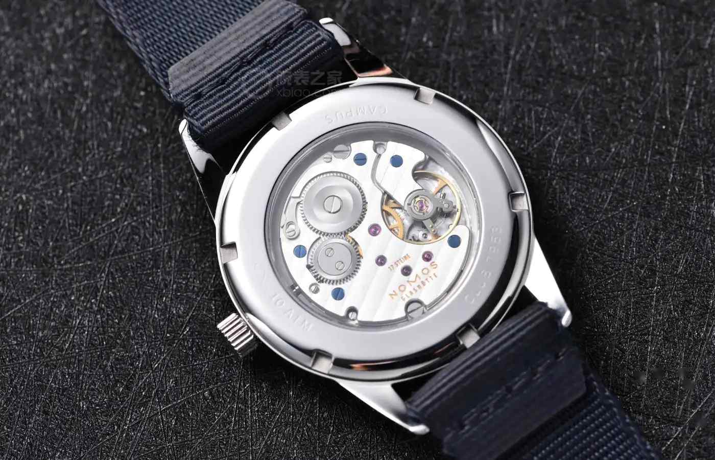 万元德表之光！NOMOS Club极简腕表，100米防水+自动机芯！ | 奈斯探表