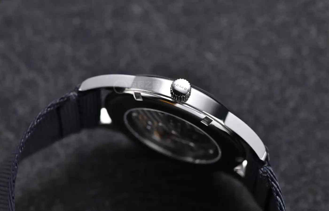 万元德表之光！NOMOS Club极简腕表，100米防水+自动机芯！ | 奈斯探表