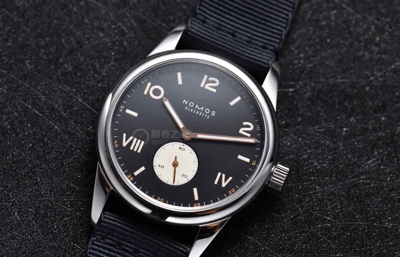 万元德表之光！NOMOS Club极简腕表，100米防水+自动机芯！ | 奈斯探表