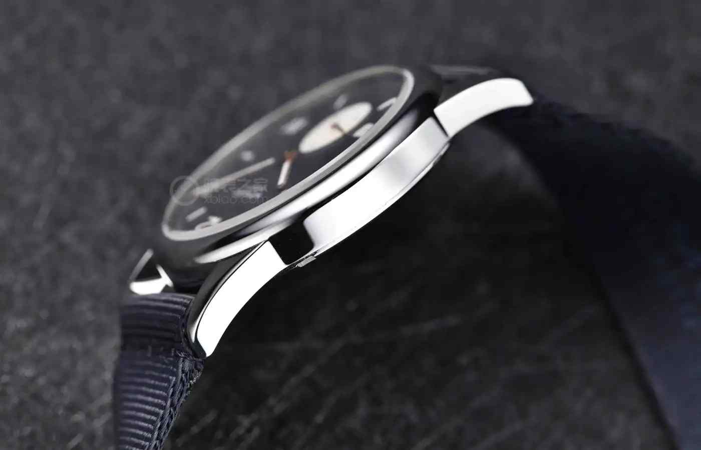 万元德表之光！NOMOS Club极简腕表，100米防水+自动机芯！ | 奈斯探表