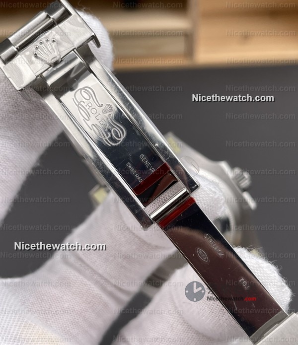 C厂退市后谁接班？VS黑水鬼深度体验：镜面下沉、微调表扣，每一处都对标原厂！ | 奈斯探表